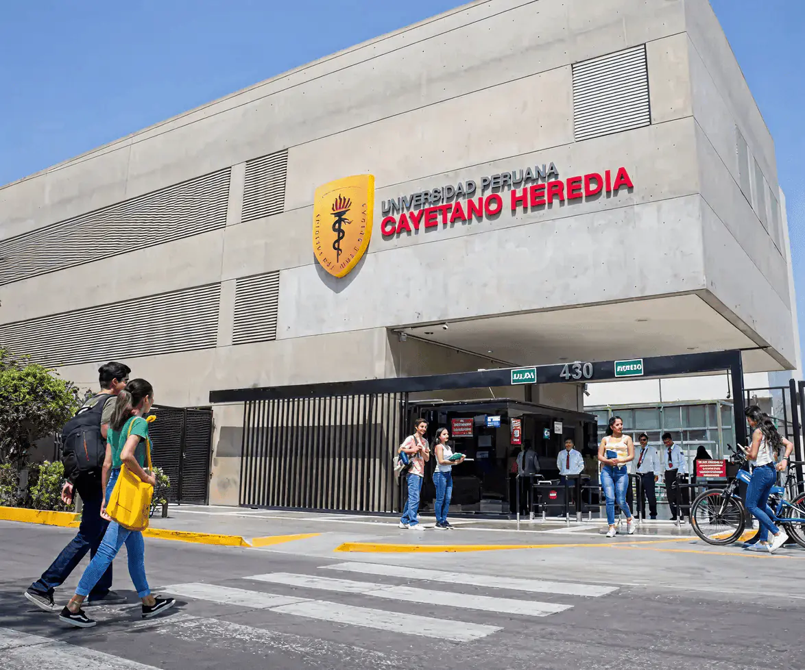 universidad cayetano caso de éxito de attach media